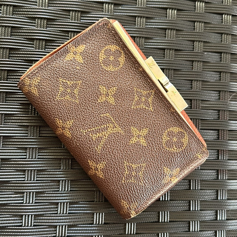 Louis Vuitton Wallet - Picture 2 of 4